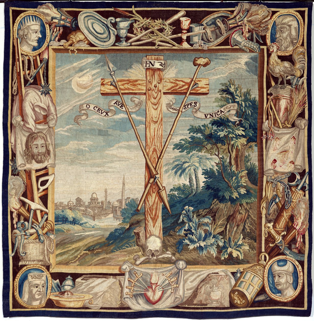 Vlaamse wandtapijt. De Verheerlijking van het Heilige Kruis. 17e eeuw. Eigendom van de Sint-Walburgakerk Oudenaarde. door Flemish School