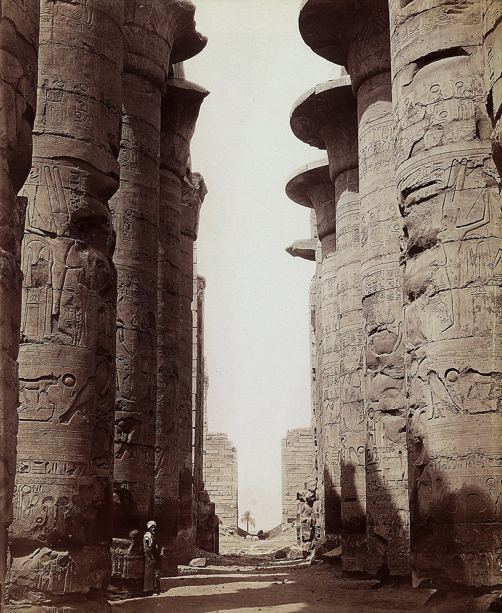 Zuilen van de hypostyle hal van de Grote Tempel van Amon-Ra in Karnak, Egypte door Félix Bonfils