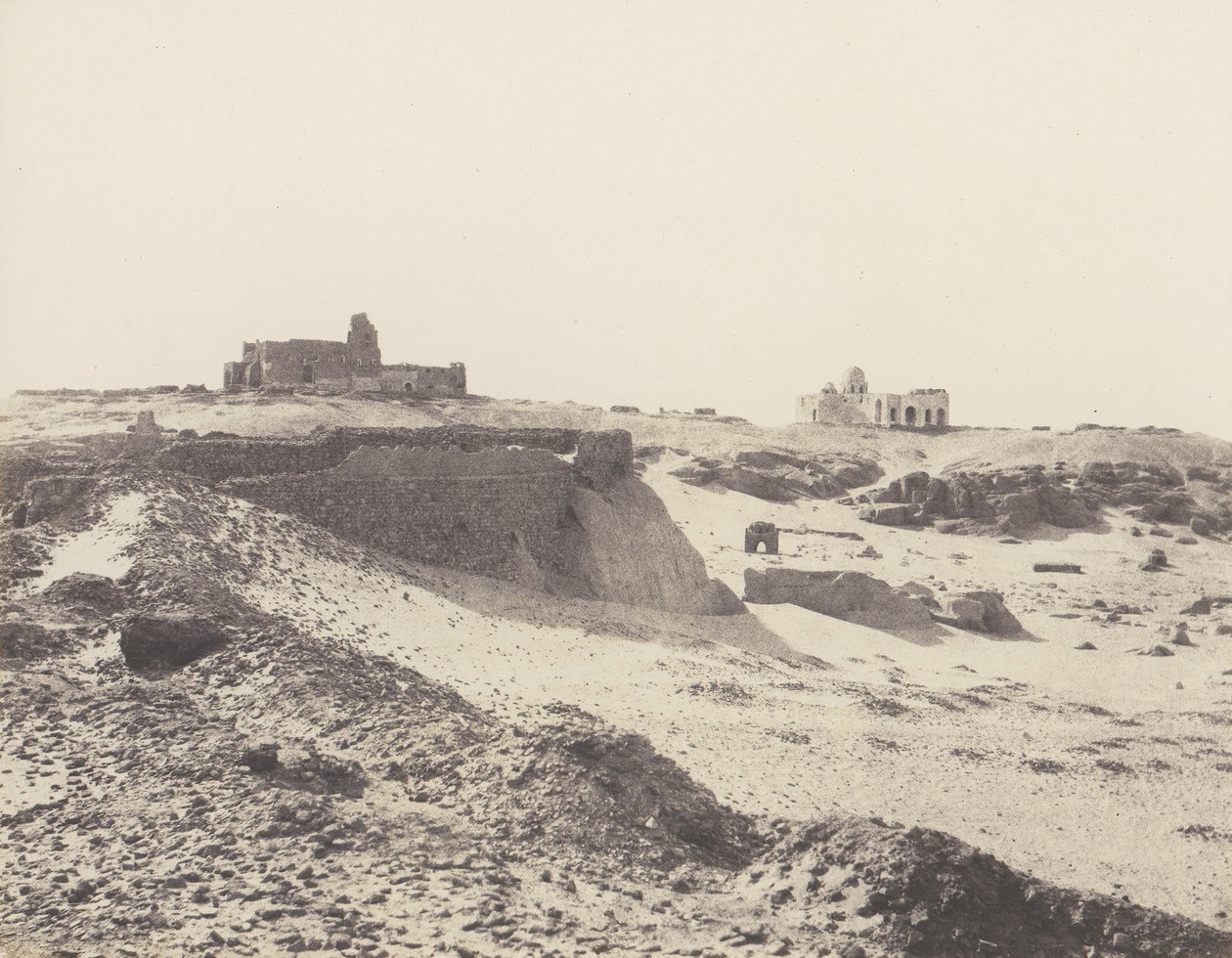 Assouan, ruïnes van de oude Arabische omheining, ten zuidoosten van de stad door Félix Teynard