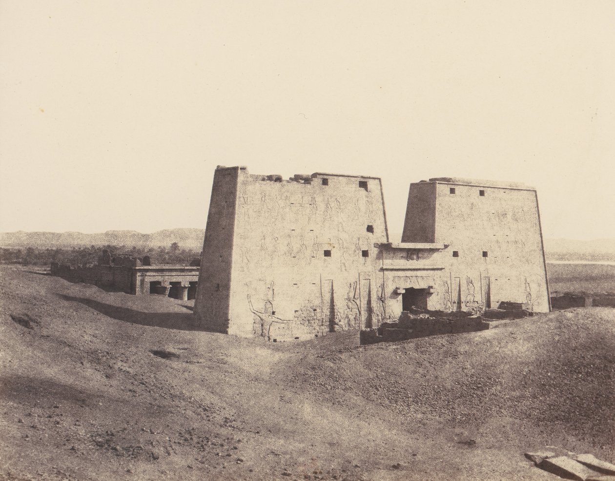 Edfou Apollonopolis Magna, Vue Générale du Temple, 1851-52, gedrukt 1853-54 door Félix Teynard