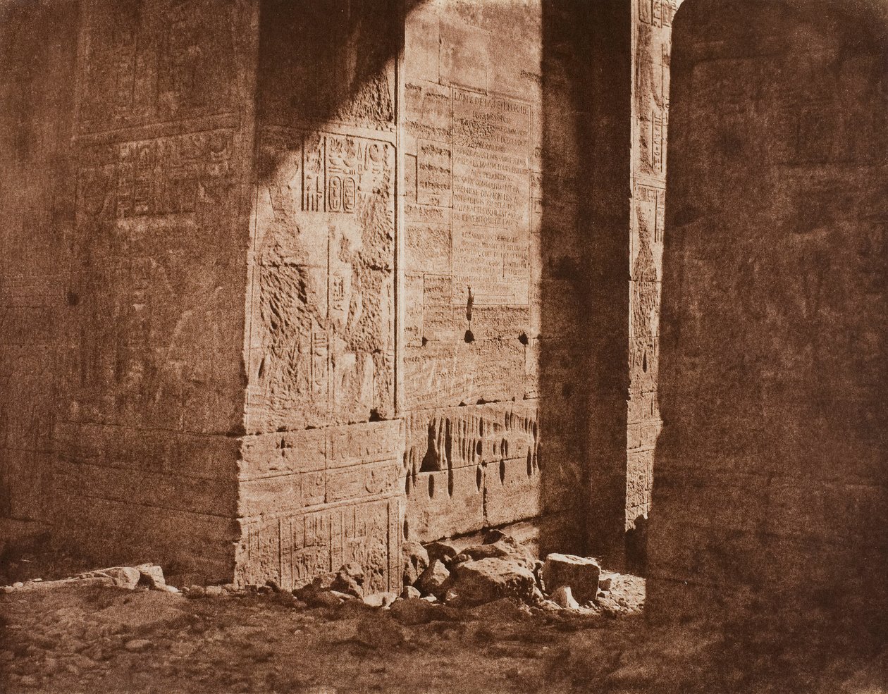 Eerste pyloon - Franse inscriptie gegraveerd op de oostelijke kant bij punt H, eiland Fila, 1851 door Félix Teynard