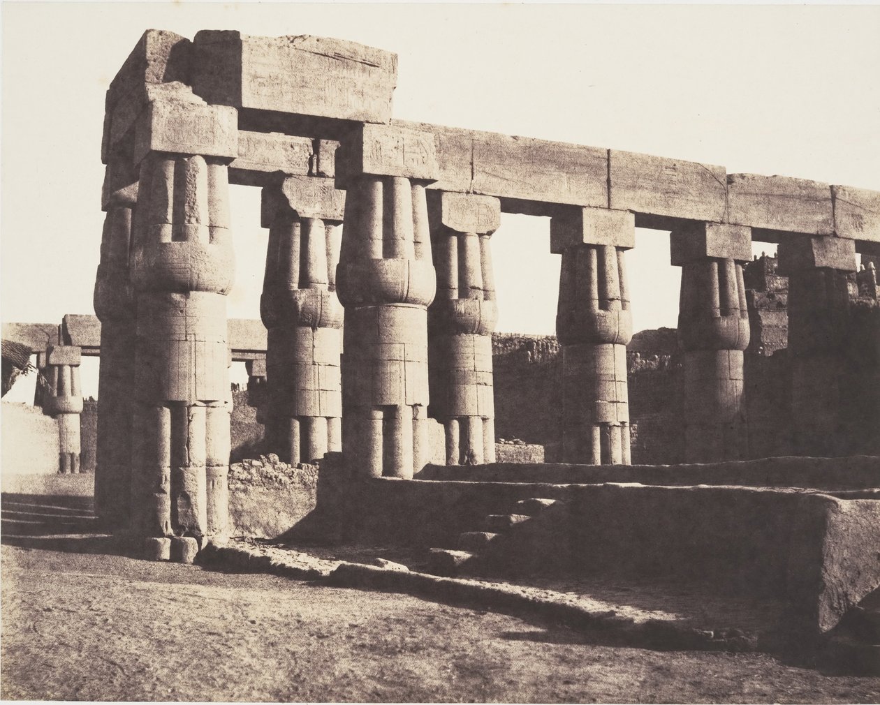 Louksor Thebe, latere constructie - galerijen - parallel, 1851-52 door Félix Teynard