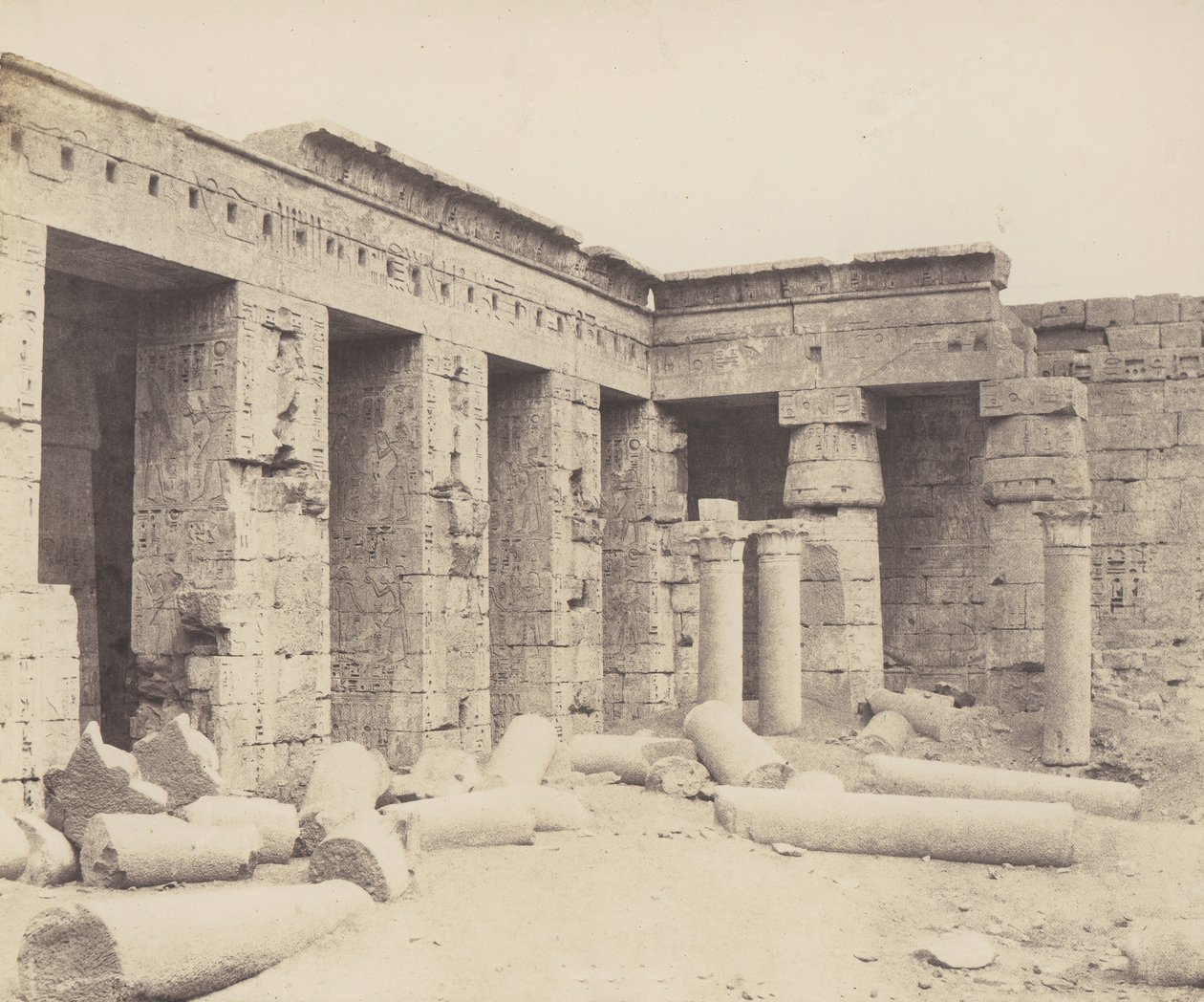 Médinet-Abou Thebe. Latere Constructies - Tweede Hof door Félix Teynard