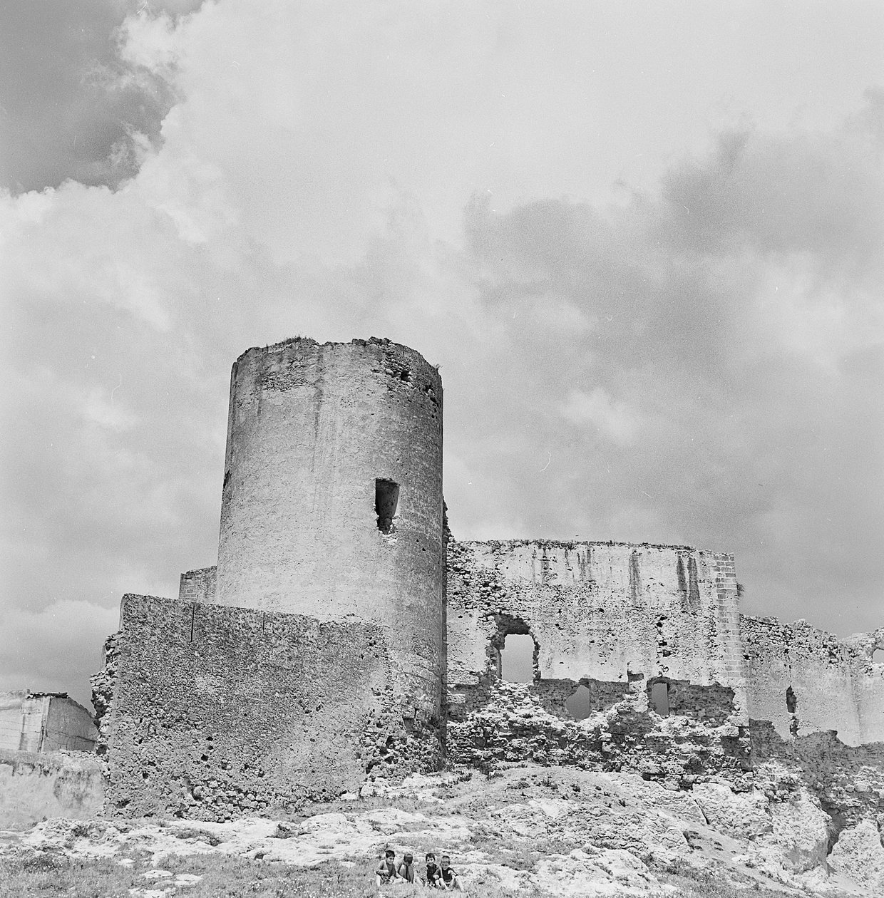 Kasteel van Palma di Montechiaro, vlakbij Marina di Palma door Fosco Maraini