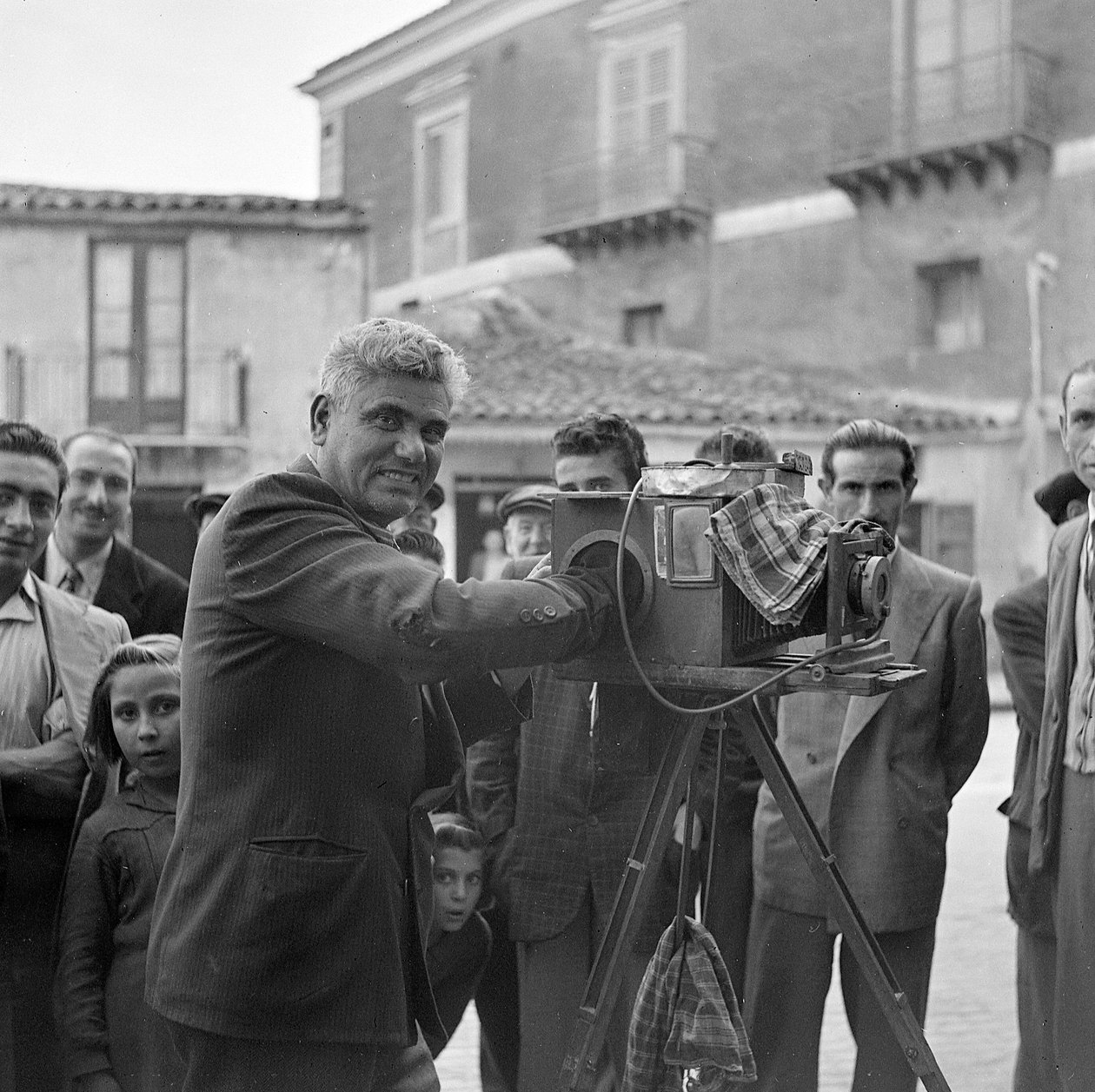 Siciliaanse rondreizende fotograaf door Fosco Maraini