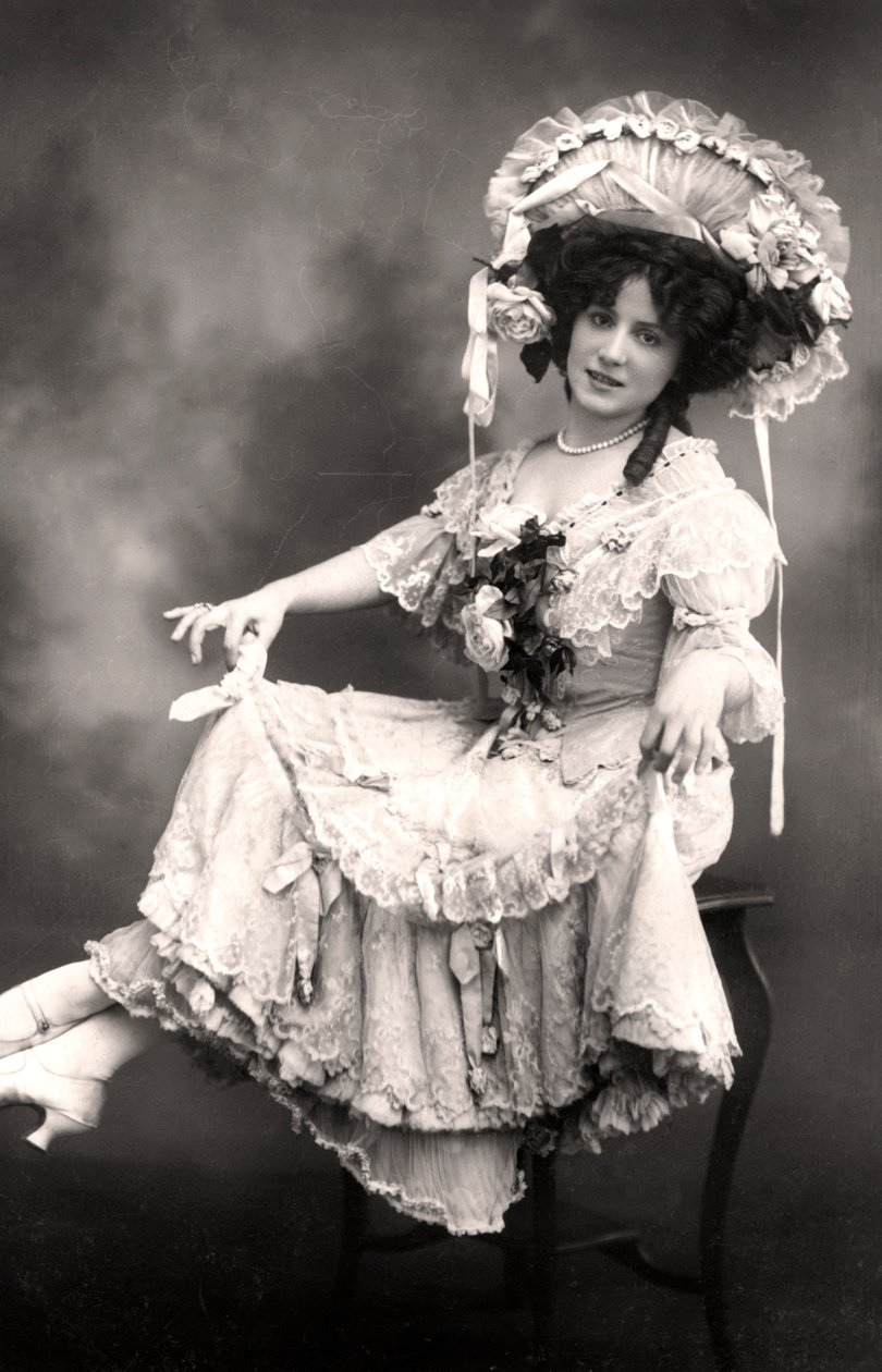 Fanny Dango 1878-1972, zangeres en danseres, begin 20e eeuw door Foulsham and Banfield