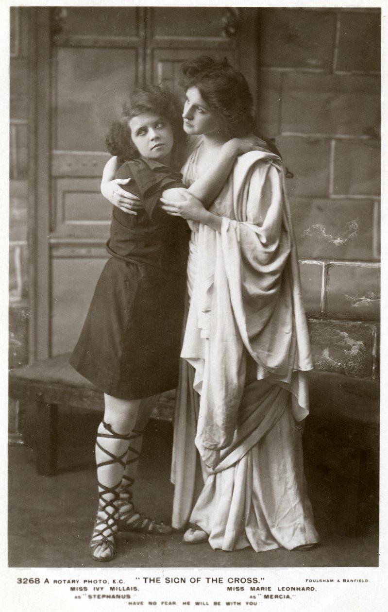 Ivy Millais en Marie Leonhard, actrices, ca. 1900s door Foulsham and Banfield