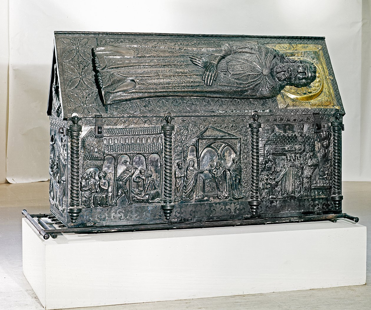 Kist met de overblijfselen van St. Simeon, in opdracht van Elizabeth, vrouw van koning Lodewijk I van Anjou, 1377-80 door Francesco da Milano