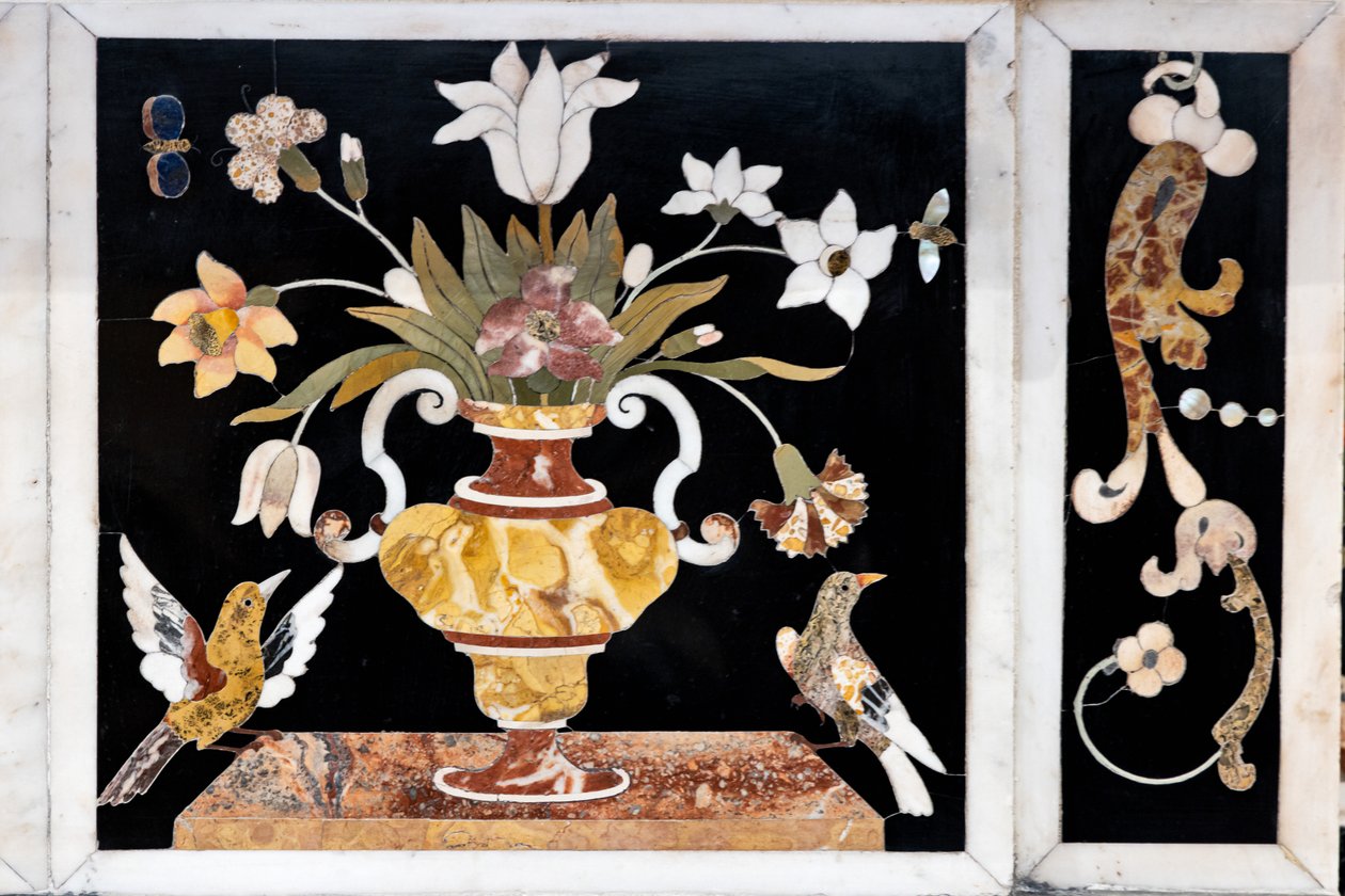 Het hoofdaltaar, uitgerust met twee tafels, bekroond door een grandioos marmeren tabernakel (detail) door Francesco Antonio Corbarelli
