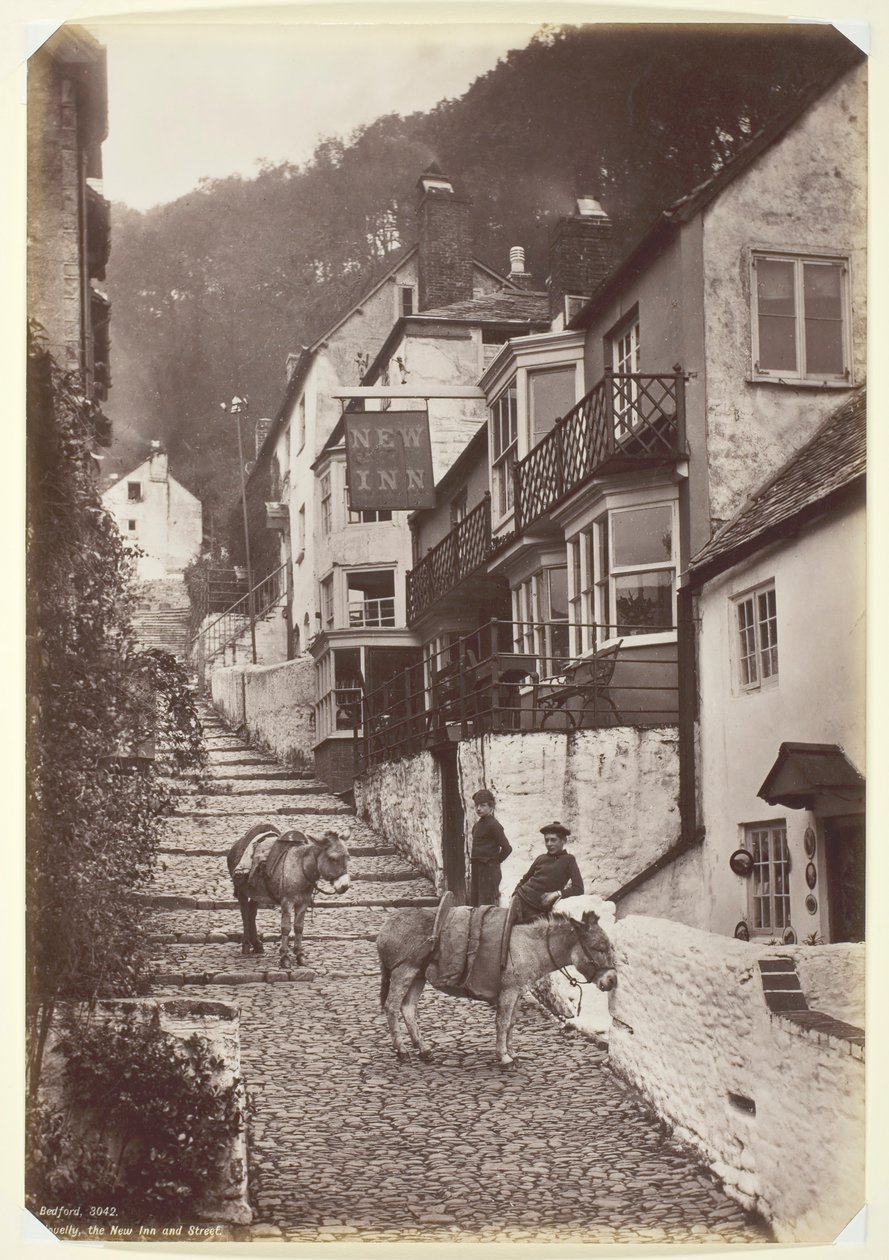 Clovelly, de New Inn en straat door Francis Bedford