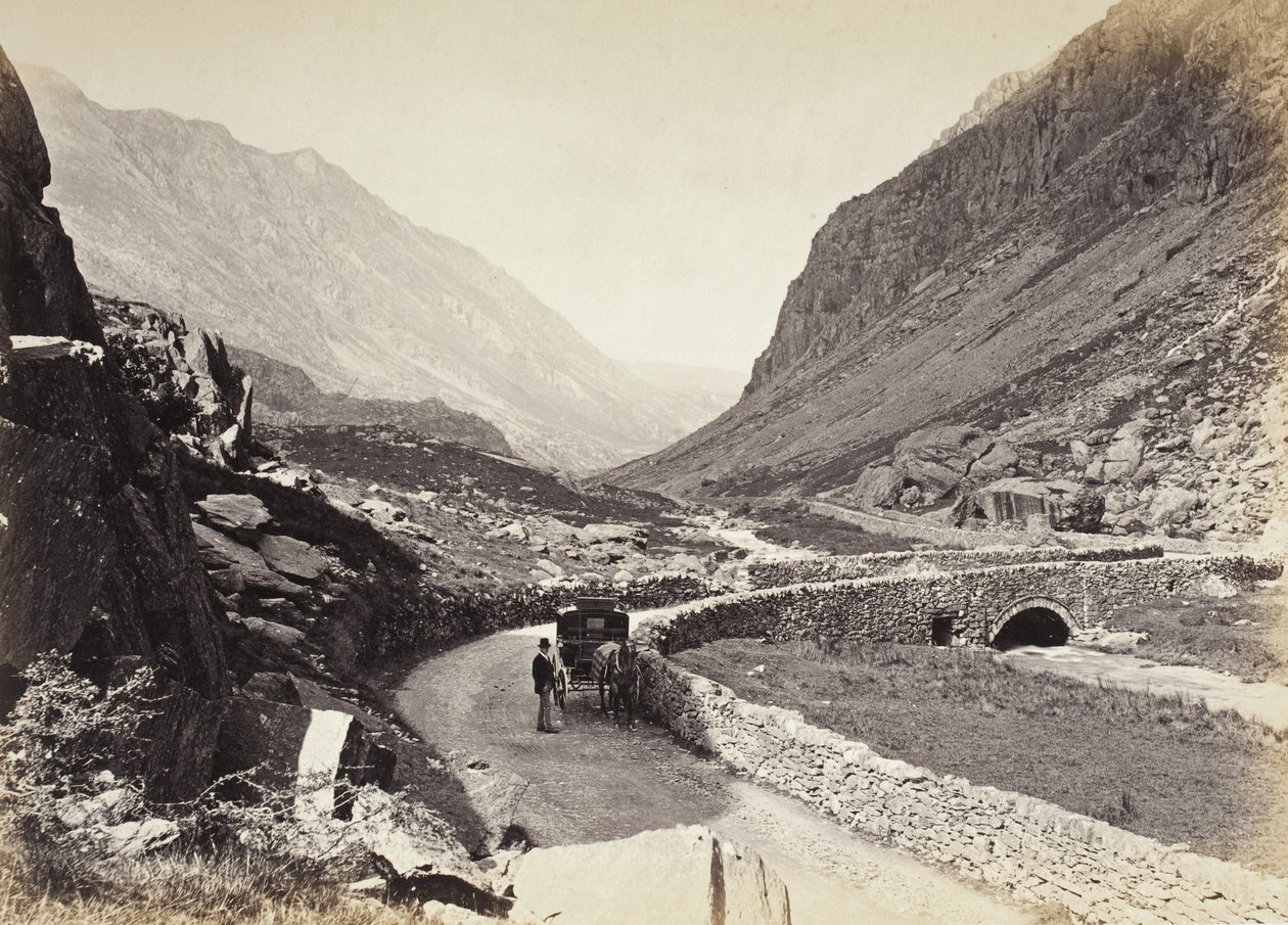 Llanberis, de pas, van boven de brug, nr. 2. (524) door Francis Bedford