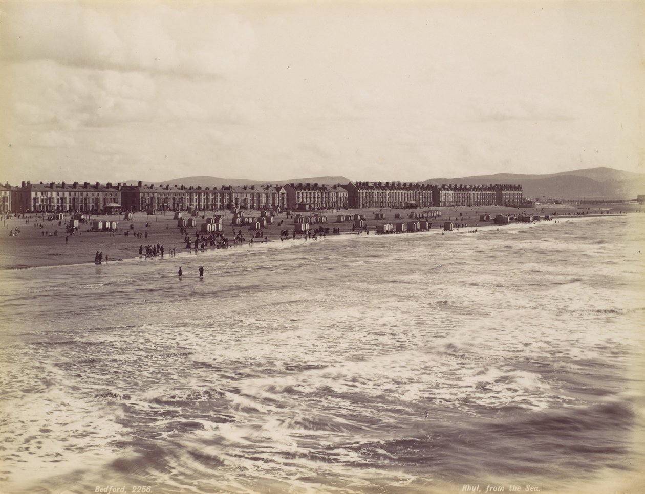 Rhyl, vanaf de zee, 1870s door Francis Bedford