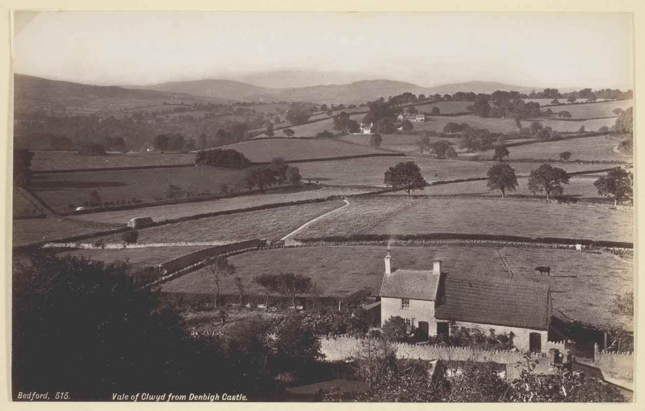 Vale of Clwyd vanaf Denbigh Castle door Francis Bedford