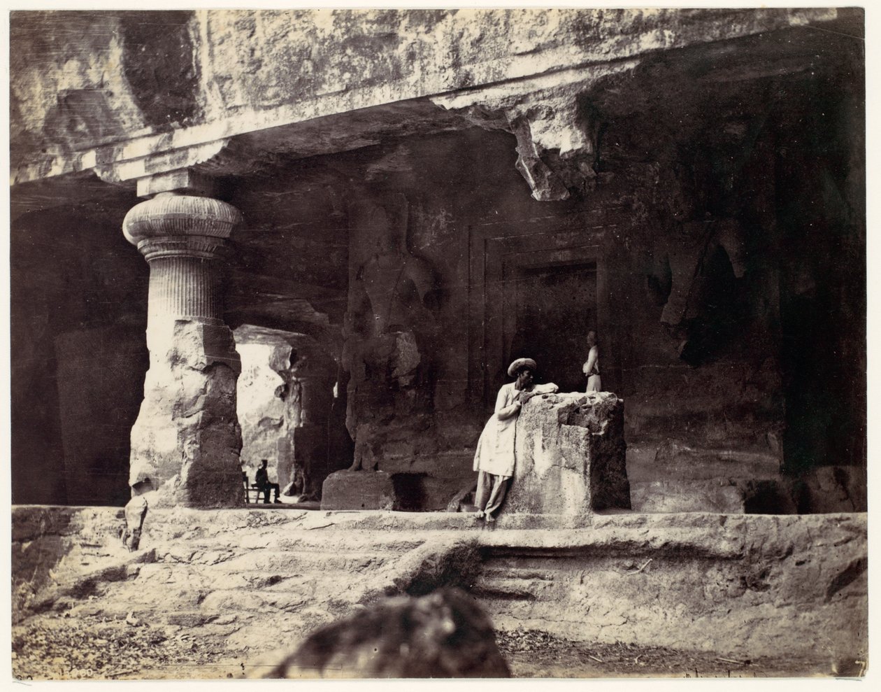 Elephanta uit de Watergrot, Coombe Martin Bay, Watermouth door Francis Frith