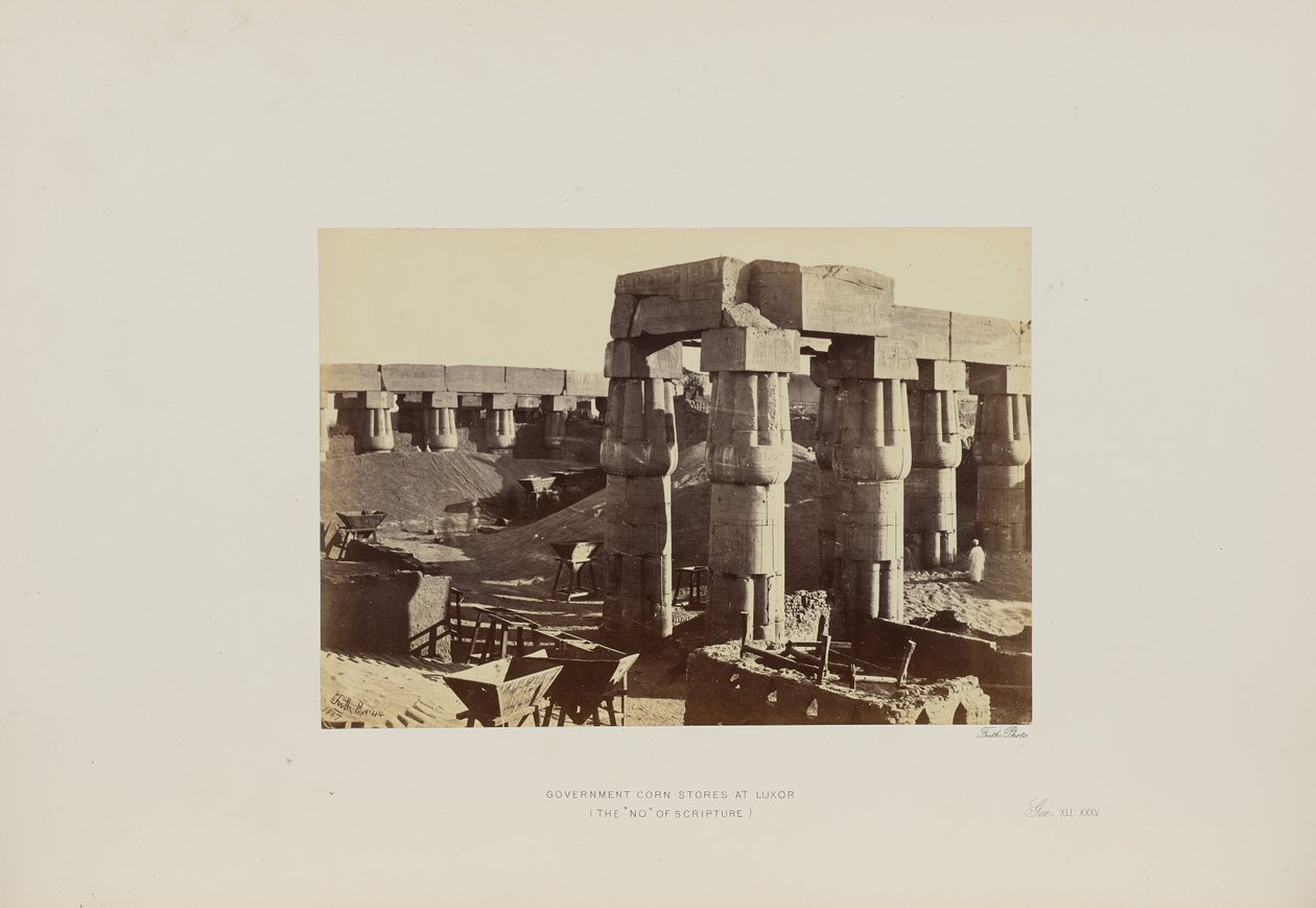 Staatsgraanpakhuizen in Luxor, het „No” uit de Schrift door Francis Frith
