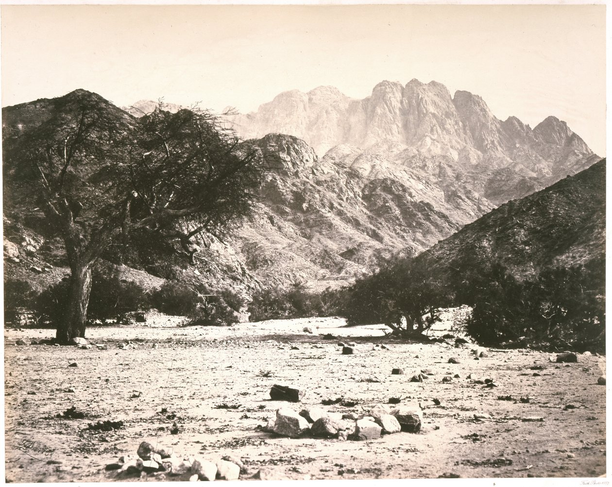Berg Serbal, vanuit de Wadée Feyrán door Francis Frith