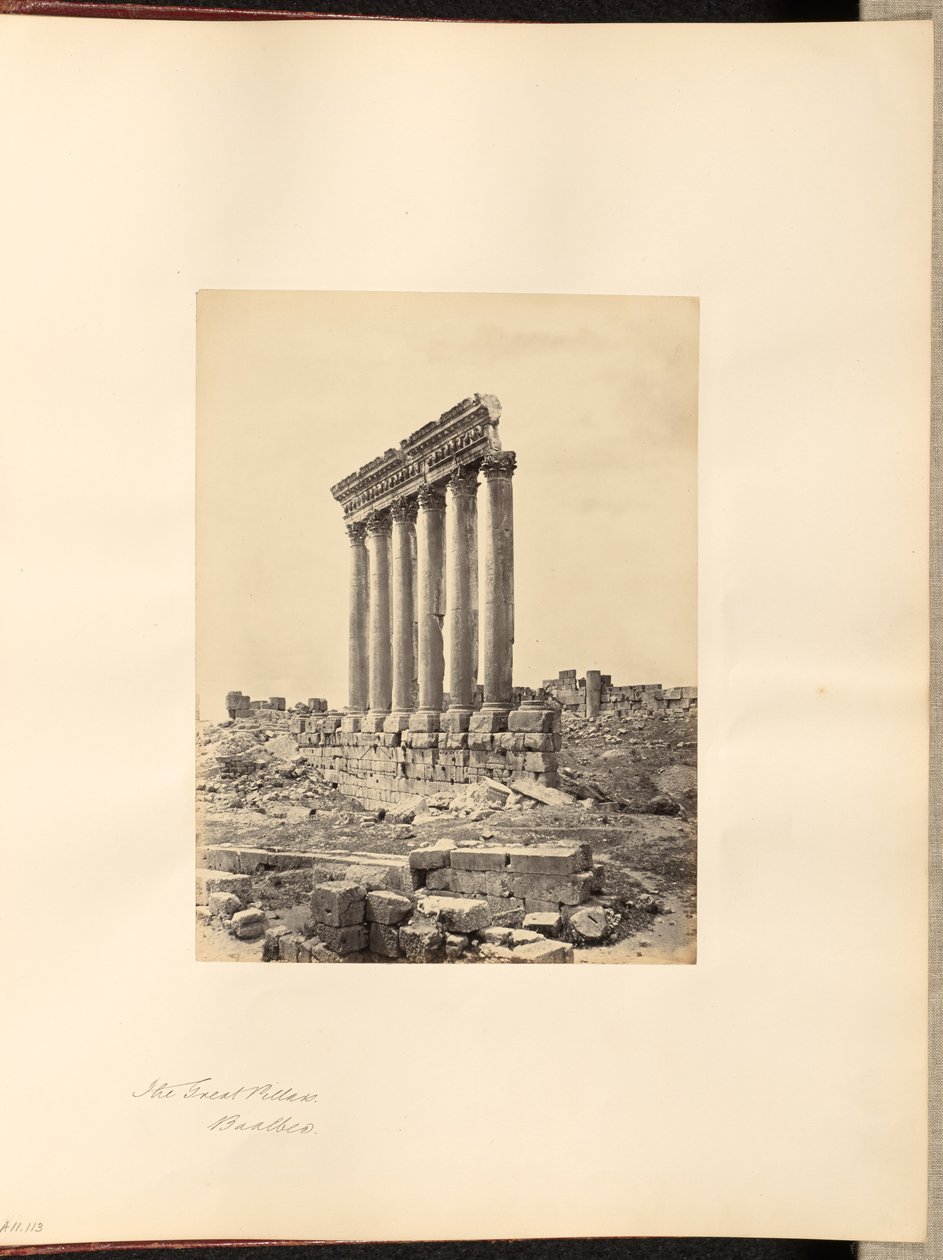 De grote zuilen, Baalbek door Francis Frith