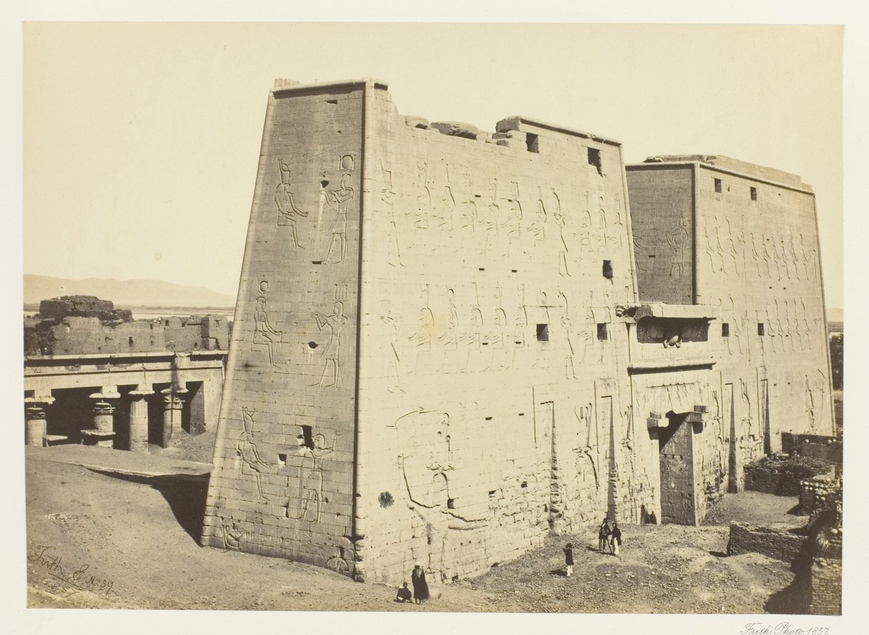 De grote pyloon van Edfou, Opper-Egypte door Francis Frith