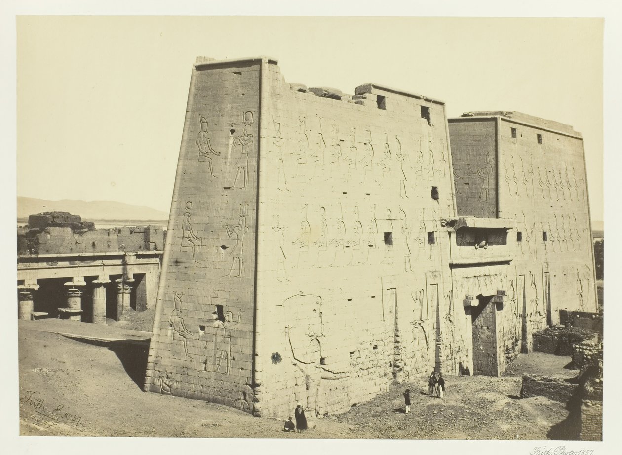 De Grote Pylon bij Edfou, Opper-Egypte, 1857 door Francis Frith