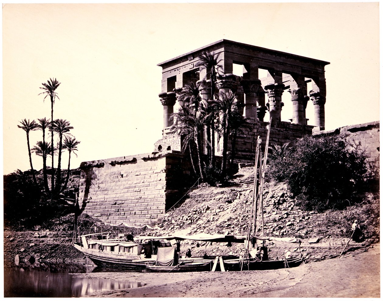 De hypaethrale tempel, Philae door Francis Frith