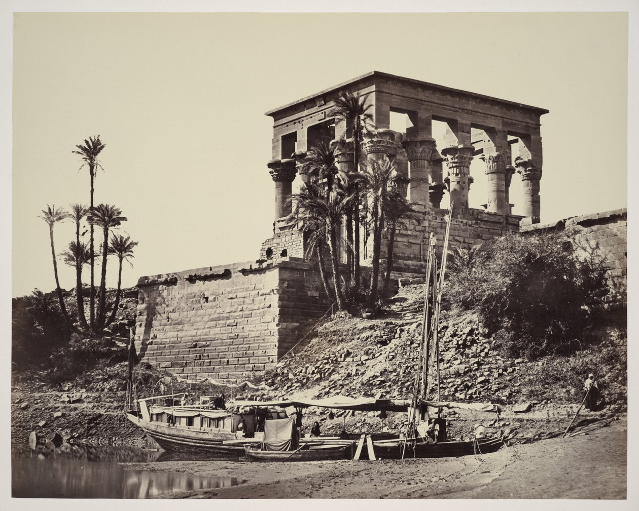 De hypaethrale tempel, Philae door Francis Frith