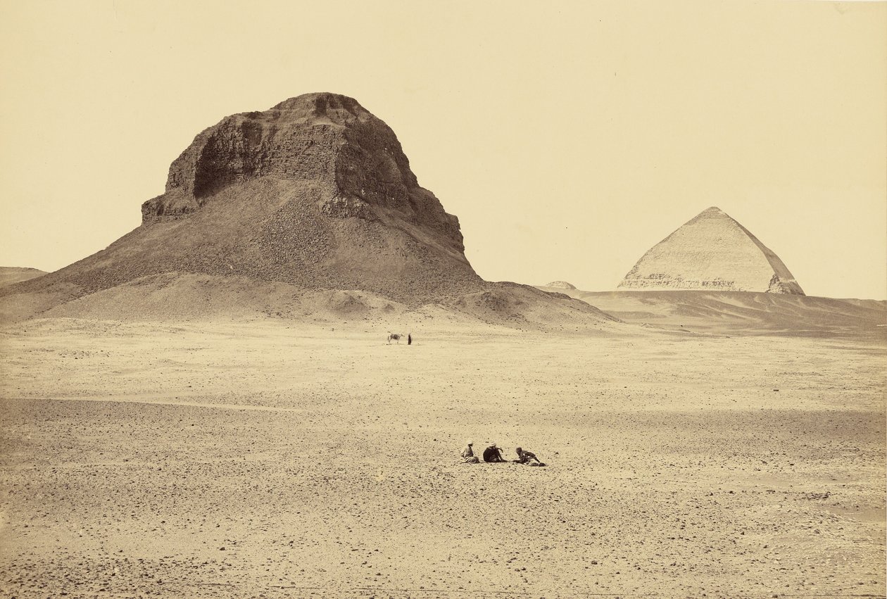De piramiden van Dahshur, vanuit het oosten door Francis Frith