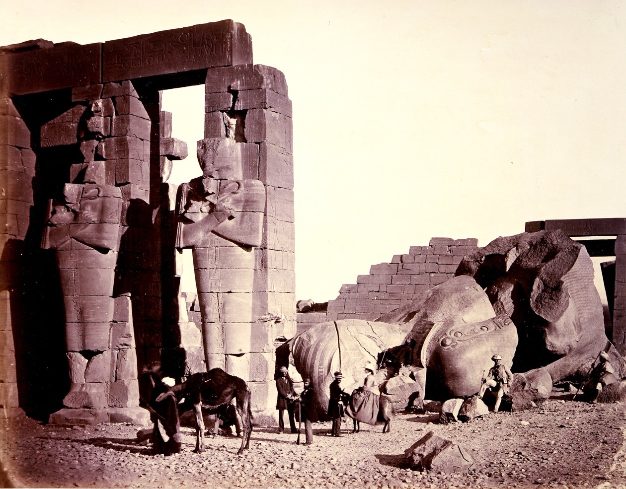 Het Ramesseum van El-Kurneh, Thebe, eerste aanblik door Francis Frith