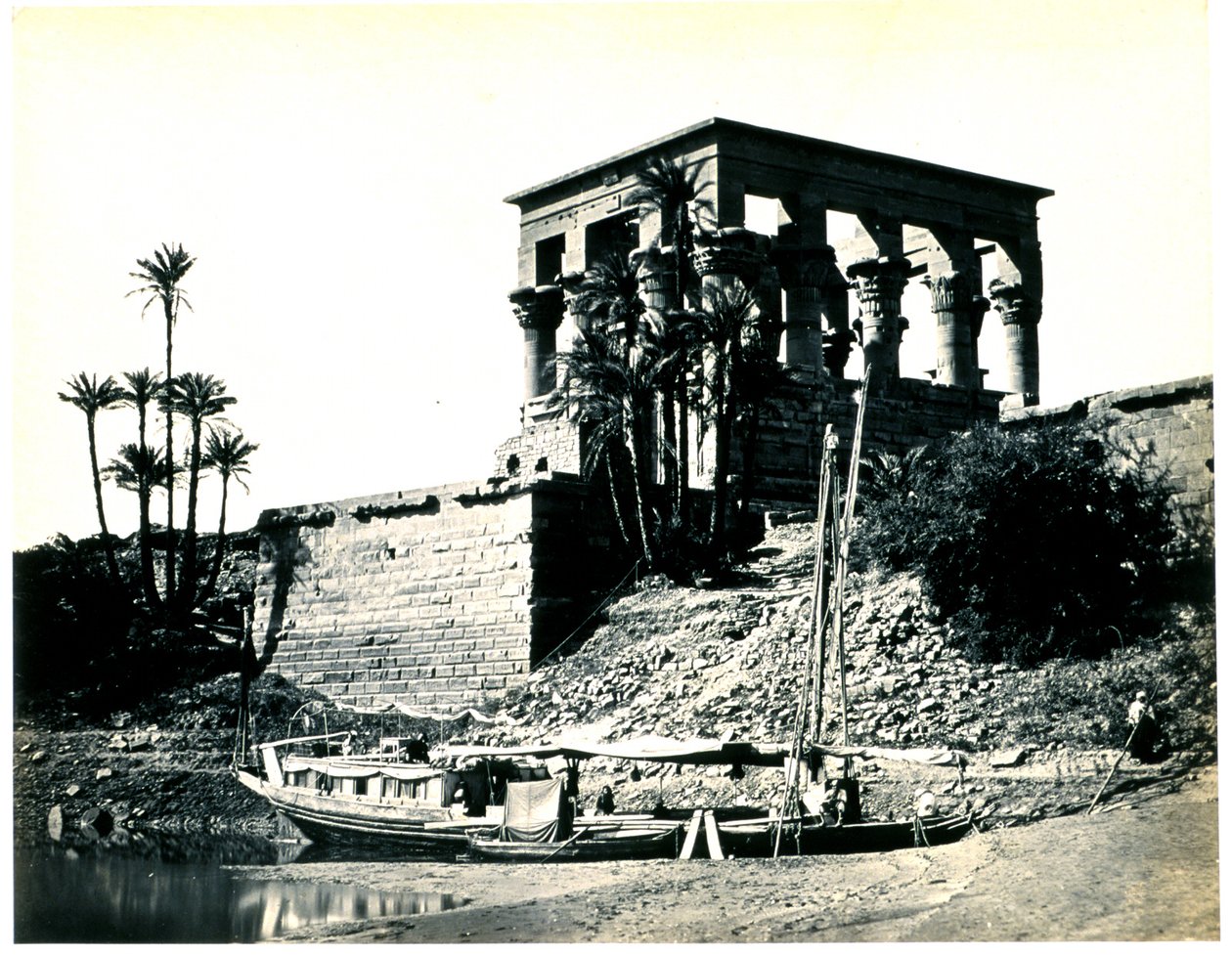 Het Ramesseum van El-Kurneh, Thebe, tweede aanzicht door Francis Frith