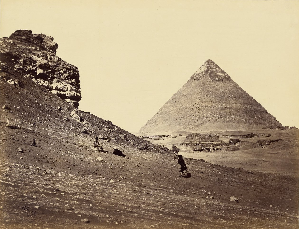 De tweede piramide vanuit het zuidoosten door Francis Frith