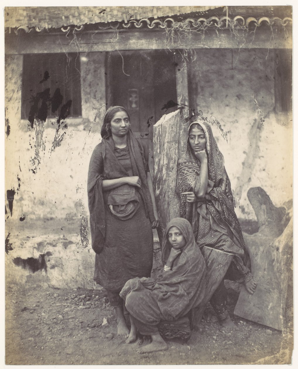 [Drie Oost-Indische vrouwen] door Francis Frith