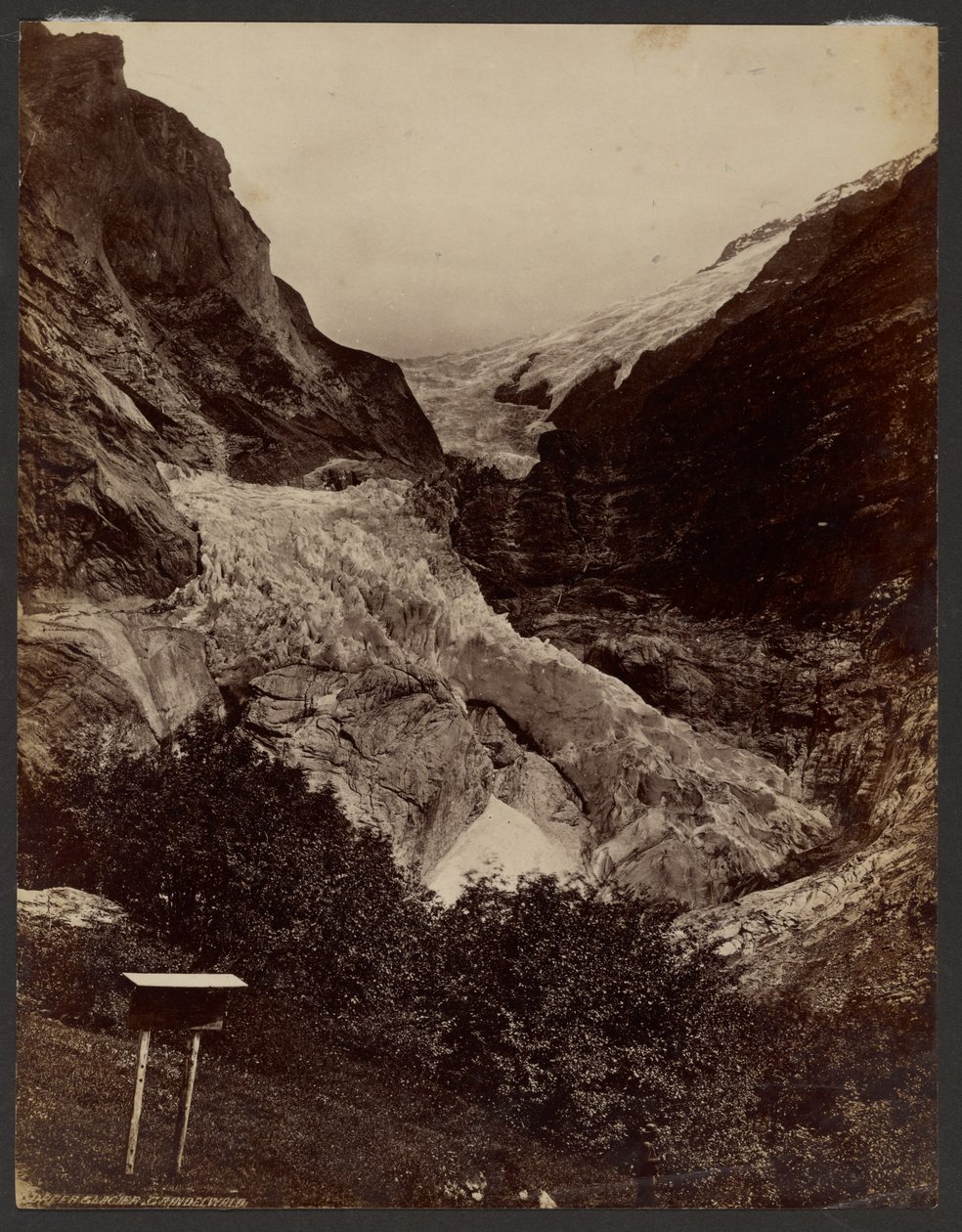 Bovenste gletsjer van Grindelwald door Francis Frith