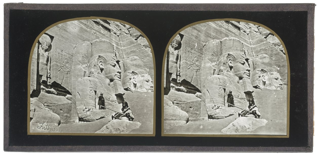 Gezicht op de gevel van de Grote Rotstempel van Abu Simbel, in Nubië door Francis Frith
