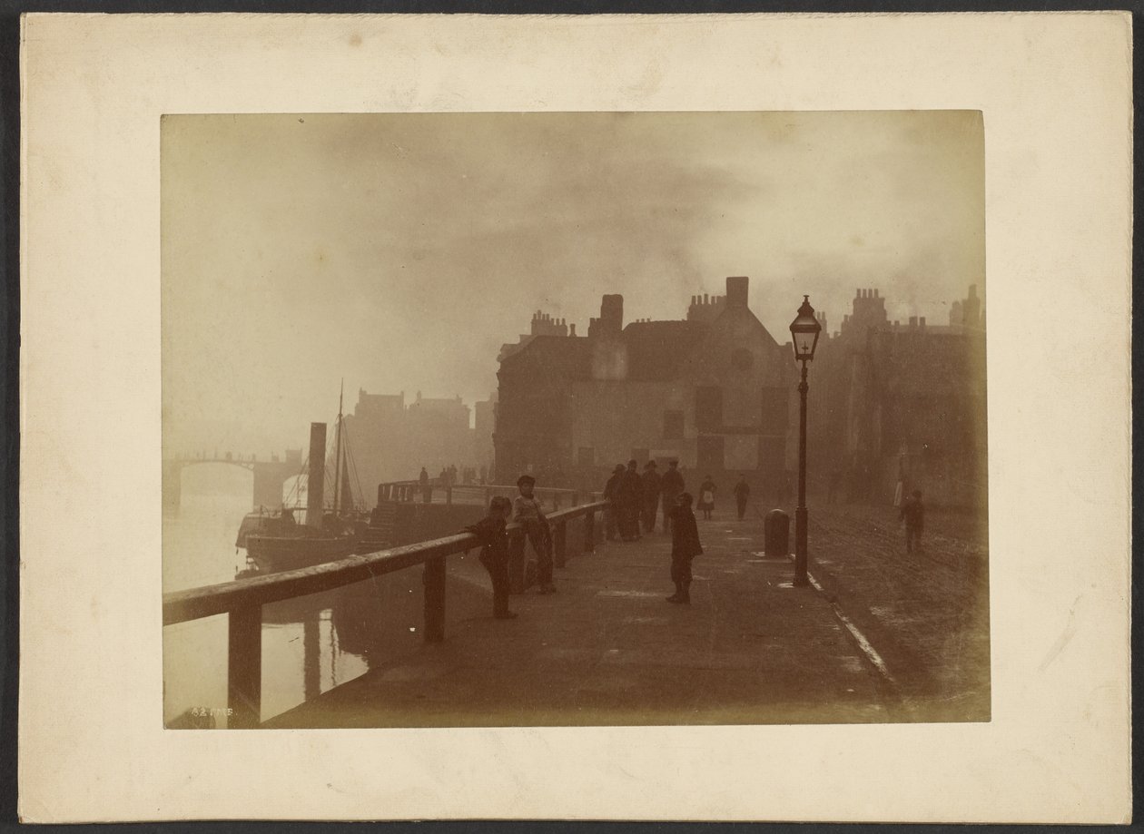 [Coffee House Corner, Whitby] door Frank Meadow Sutcliffe