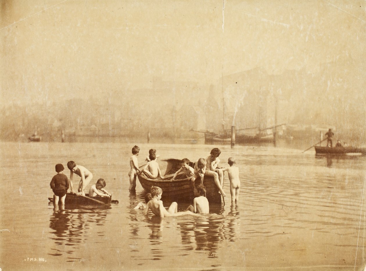 River Rats door Frank Meadow Sutcliffe