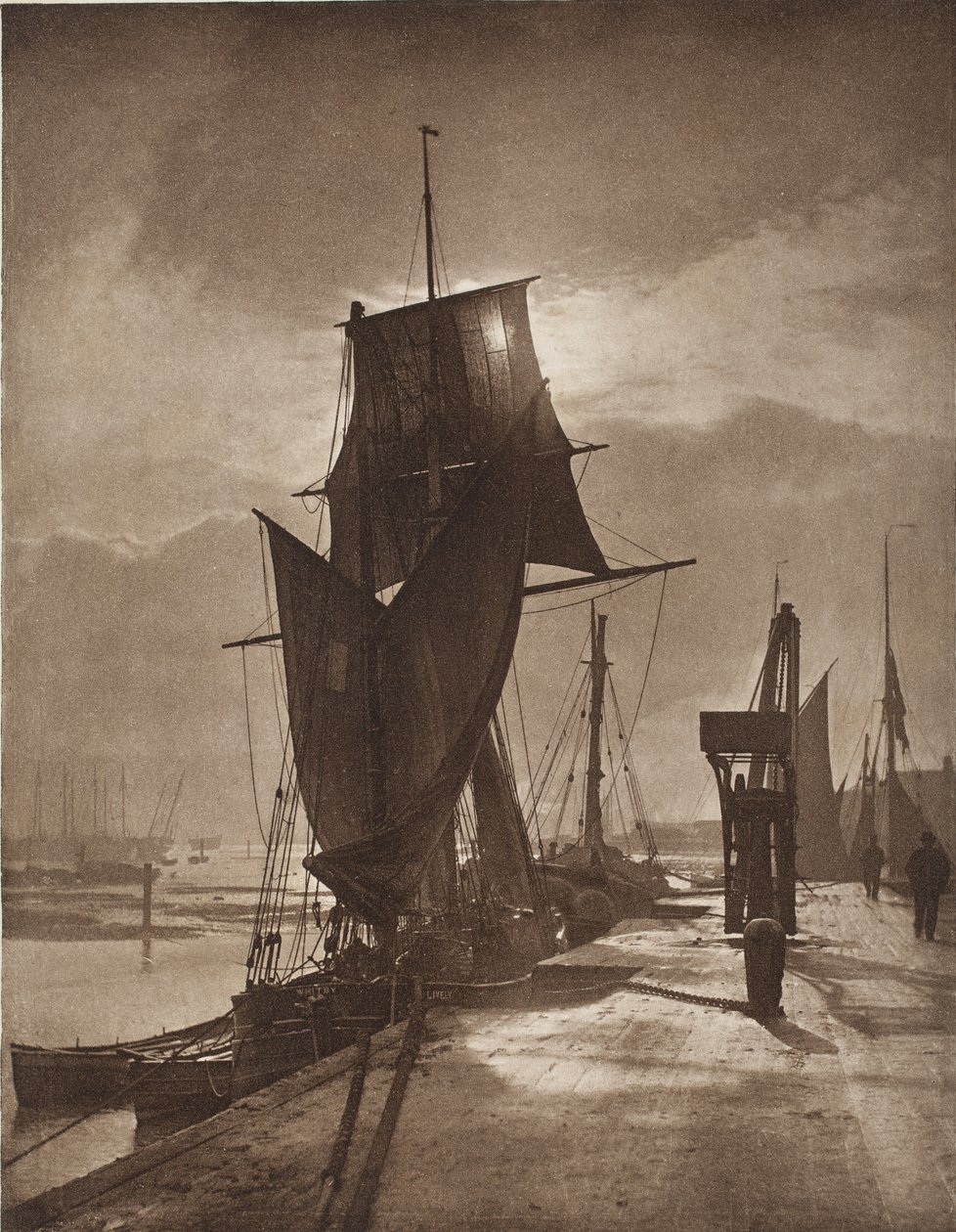 Zonneschijn en regenbui door Frank Meadow Sutcliffe