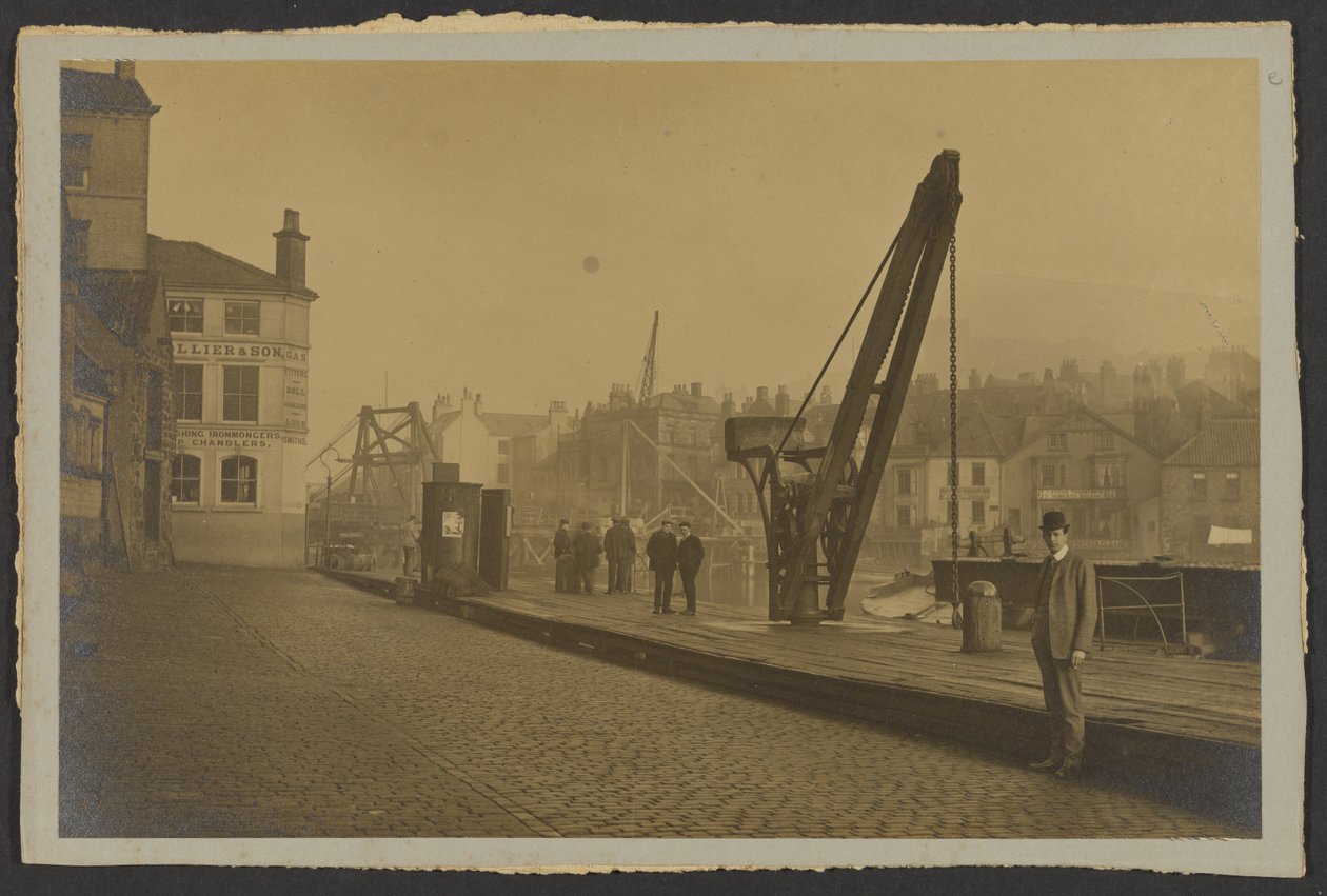 [Straat aan het water] door Frank Meadow Sutcliffe