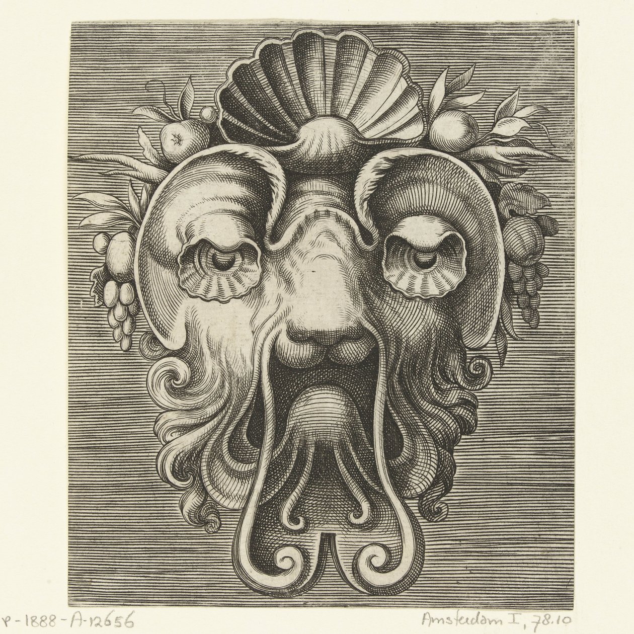 Masker met schelpvormige ogen en een schelp tussen vruchtentrossen op het voorhoofd door Frans Huys