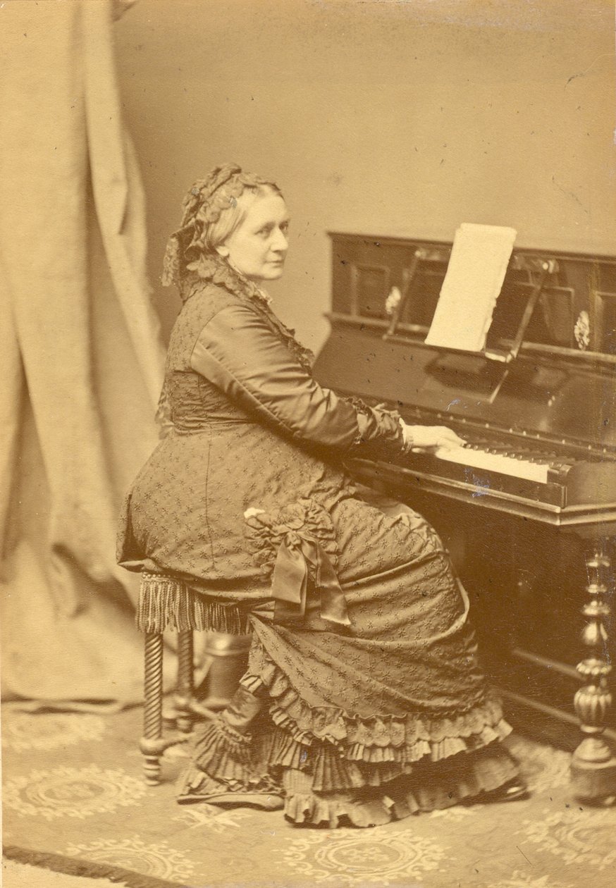 Portret van Clara Wieck-Schumann 1819-1896 aan de piano, ca. 1878 door Franz Hanfstaengl