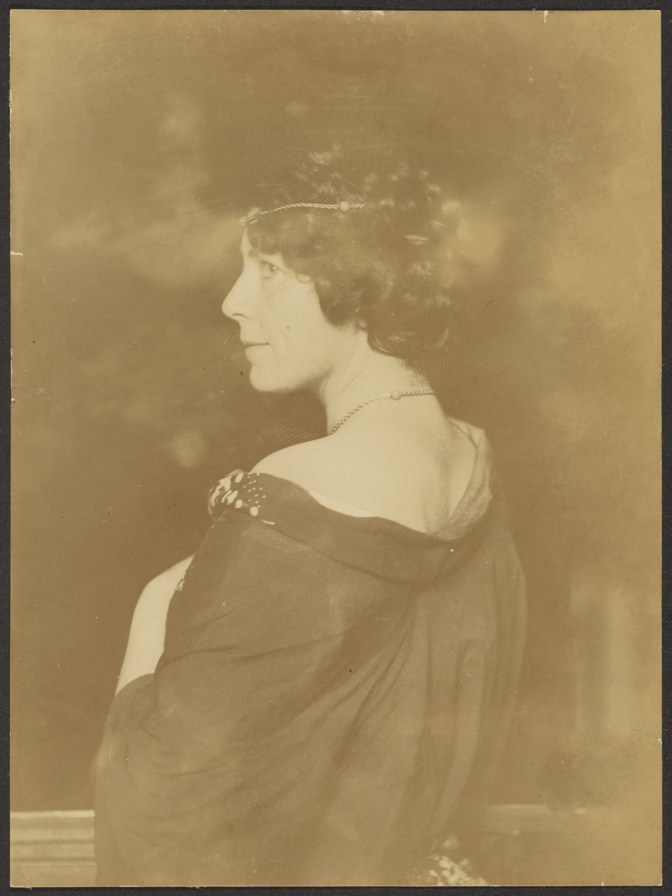 [Portret van een onbekende vrouw] door Franz von Stuck
