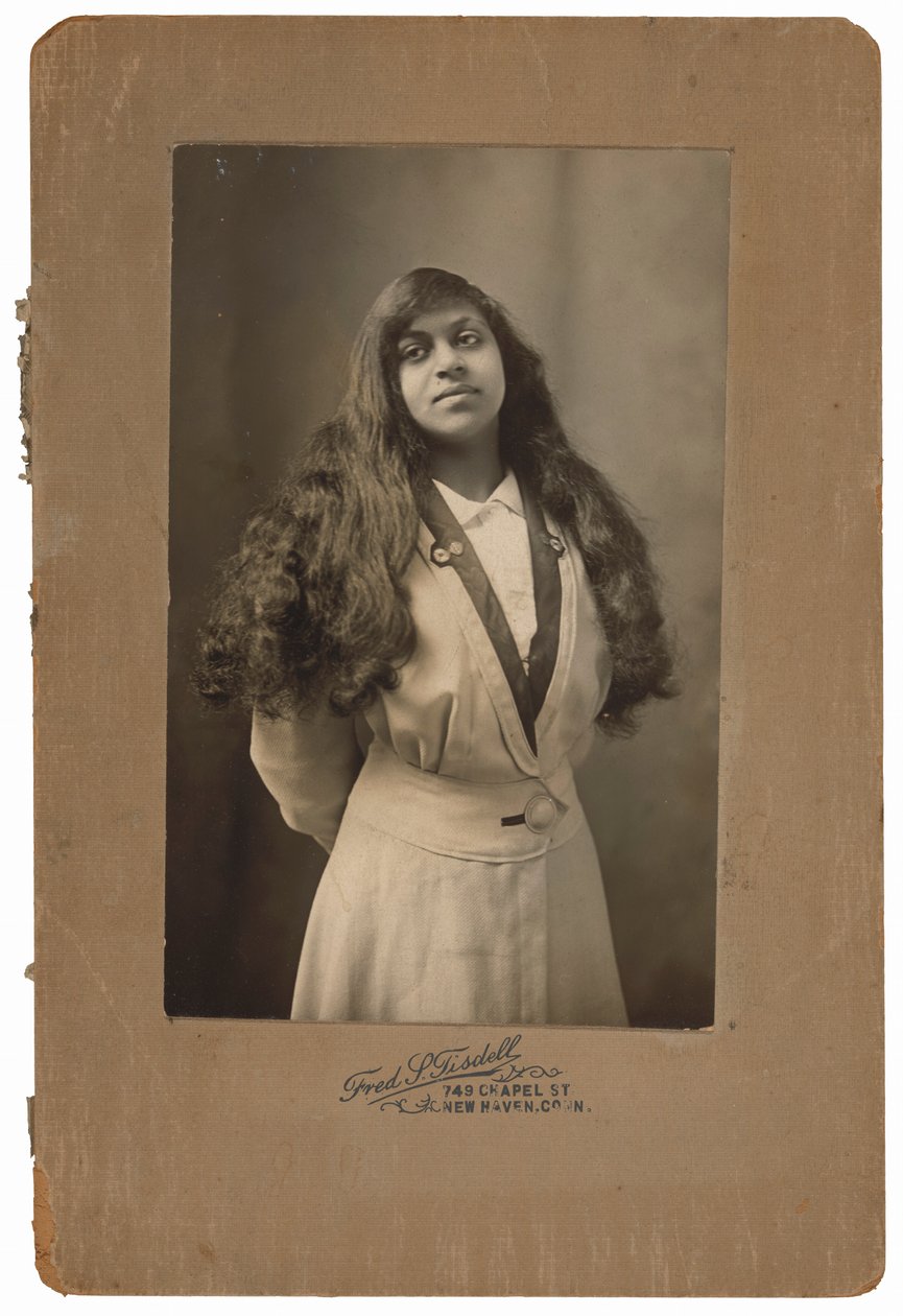Portret van een vrouw,c. 1910 (foto) door Fred S. Tisdell