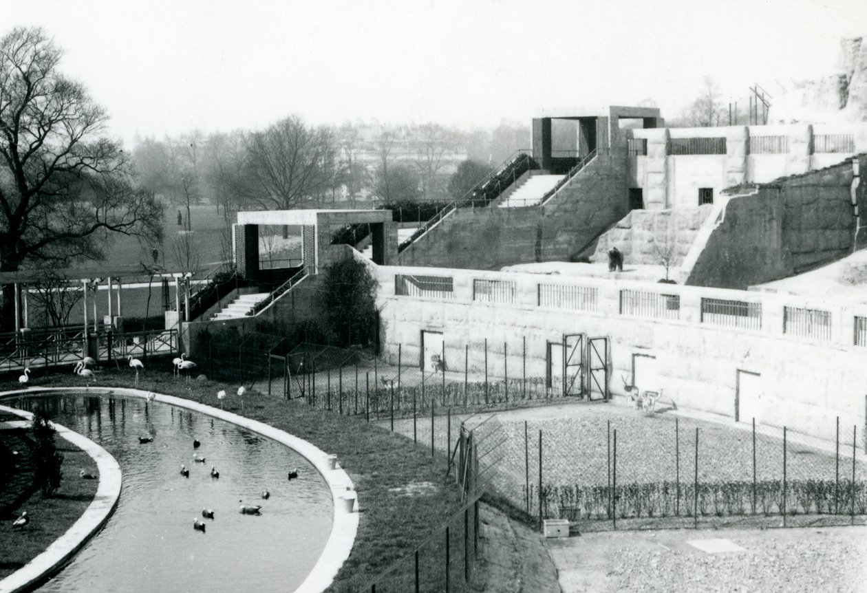 Omheiningen voor de Mappin Terraces, London Zoo, 1922 door Frederick William Bond
