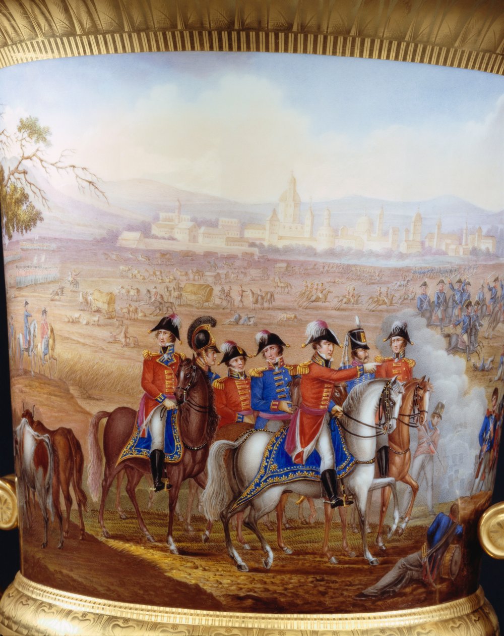 Detail van Wellington en zijn Officieren van een Berlijnse goudgrond slanke campana vaas en sokkel van Wellington diensttype, geschilderd met een scène van de Slag bij Vittoria, 1817 door Frederick Christian Lewis