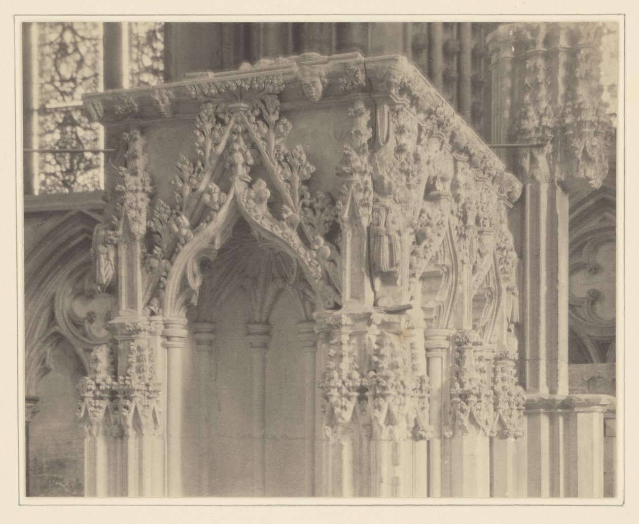 [Lincoln Cathedral, Detail van Draagbaar Schrijn]. door Frederick H. Evans