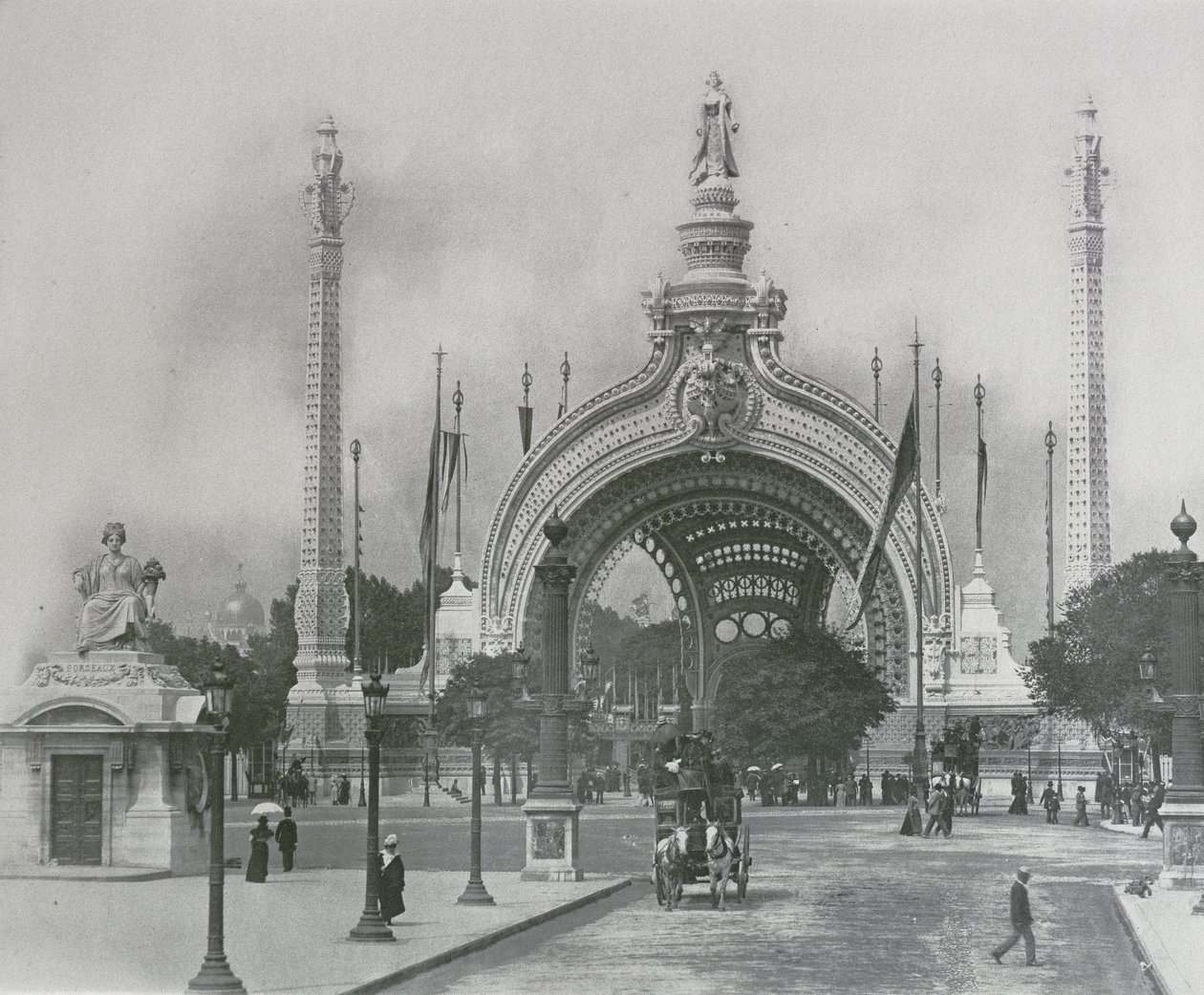 Hoofdingang - Wereldtentoonstelling in Parijs, 1900 door French Photographer