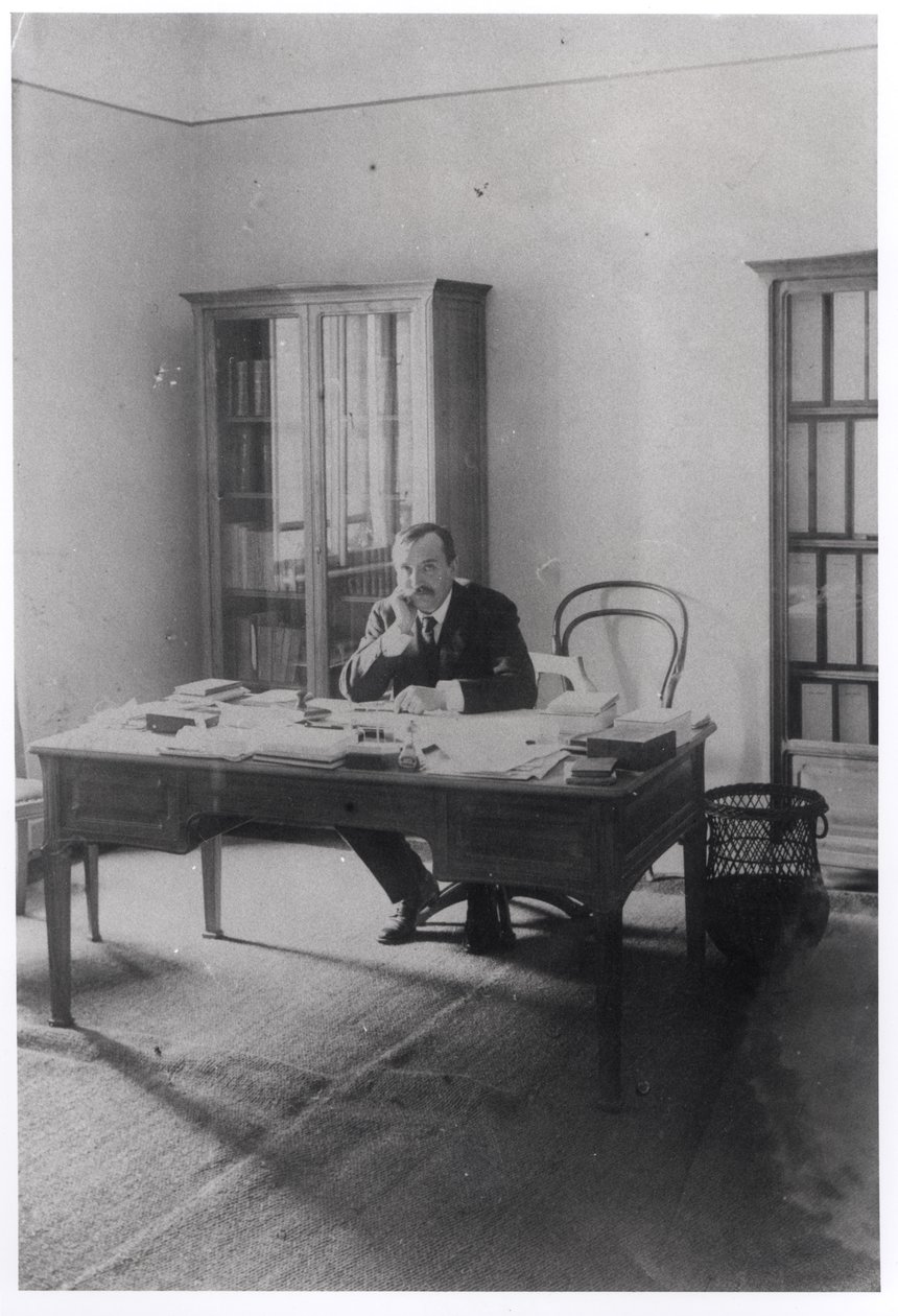 Paul Claudel (1868-1955) in zijn kantoor in Praag door French Photographer
