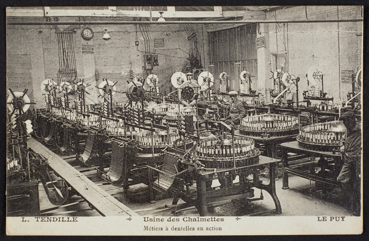 Ansichtkaart met de kantfabriek Les Chalmettes, L. Tendille, in Le Puy, ca.1900 door French Photographer