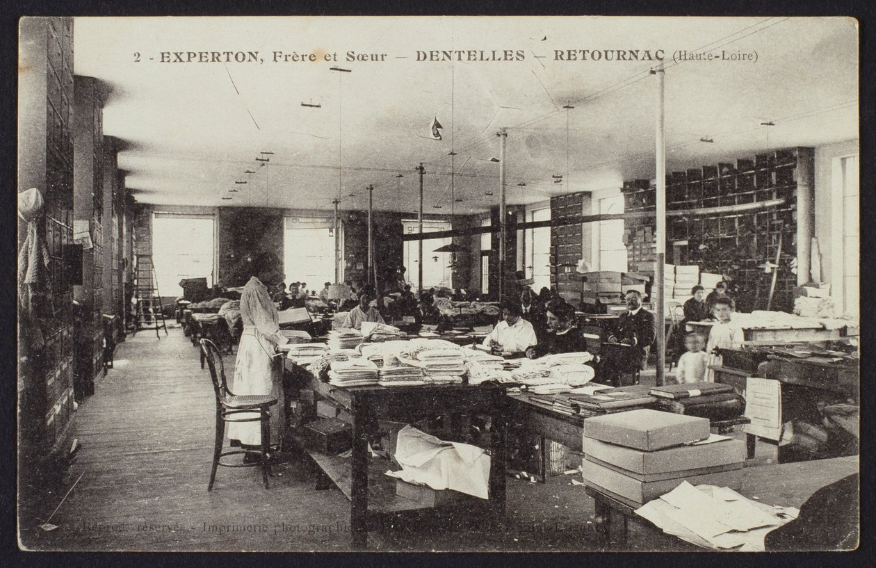 Ansichtkaart met de kantfabriek Experton, Frere et Soeur, in Retournac, ca.1900 door French Photographer