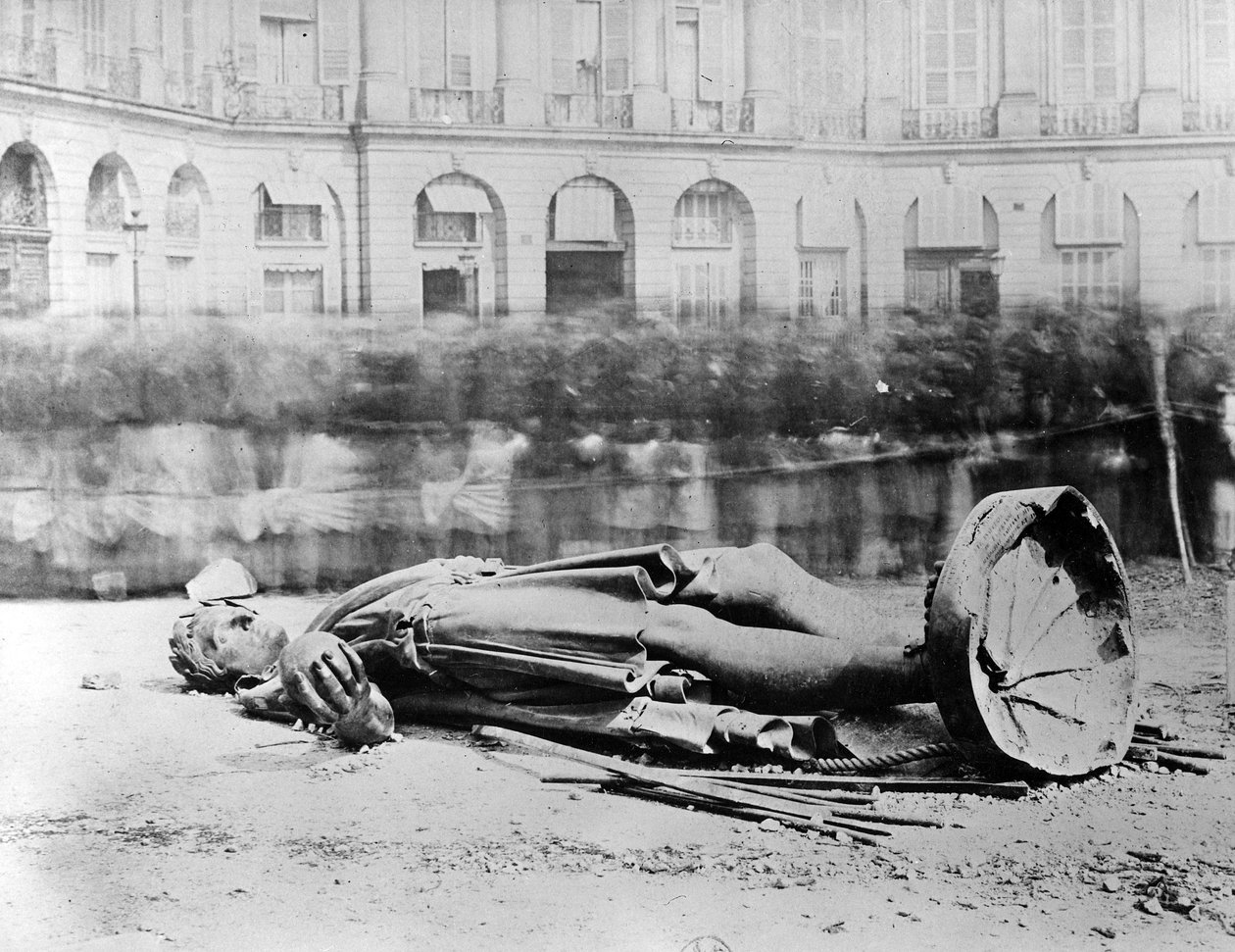 Omgevallen Standbeeld van Napoleon op de Place Vendôme, 1871 door French Photographer