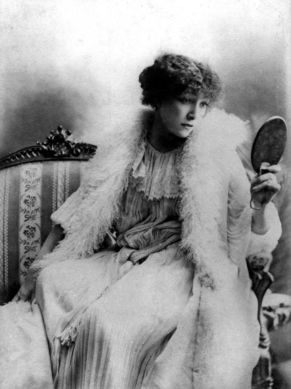 Actrice Sarah Bernhardt (1844-1923) als Marguerite Gautier in 