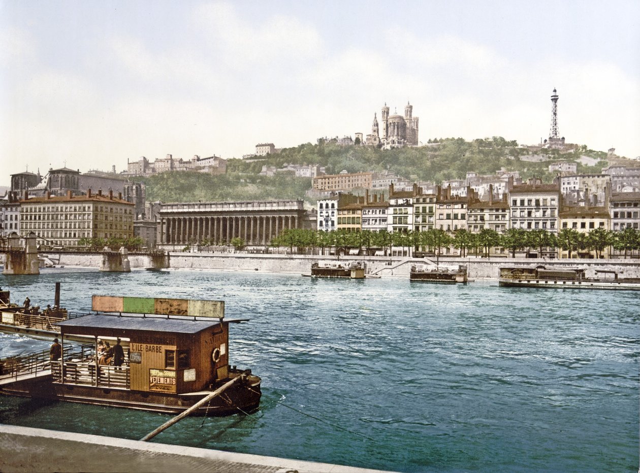 Fourvière vanaf St. Antoine Kade, Lyon, gepubliceerd ca. 1900 door French Photographer